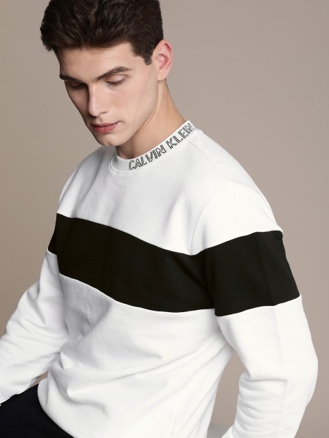 

Calvin Klein Jeans Men White Colourblocked Brand Logo Monogrammed Sweatshirt