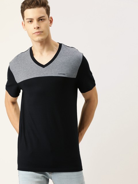 

Calvin Klein Jeans Men Black & Grey Colourblocked Round Neck T-shirt