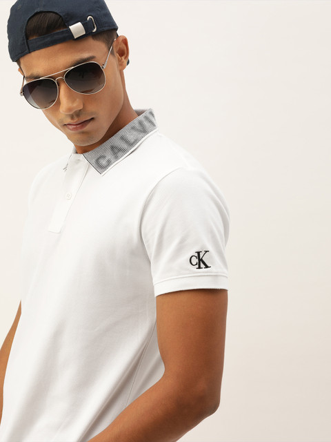 

Calvin Klein Jeans Men White Solid Round Neck T-shirt