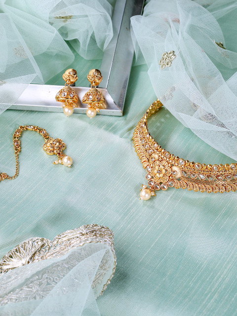 

LAIDA Women Gold-Plated Copper Antique Choker Necklace with Earrings and Maang Tikka
