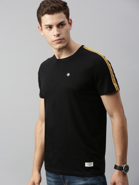 

WROGN Men Black Solid Slim Fit Round Neck T-shirt with Shoulder Taping