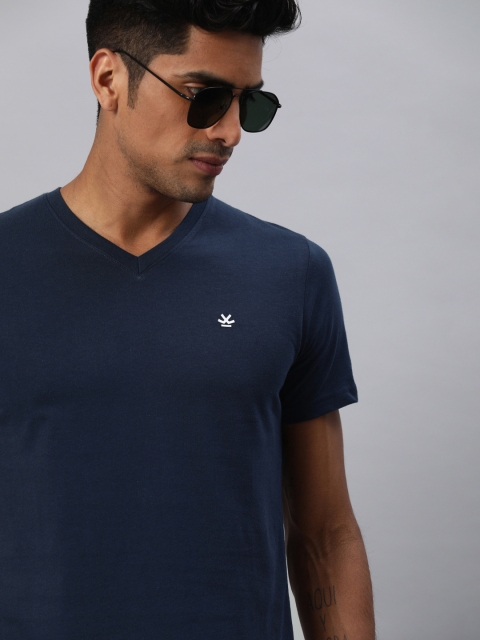 Men Navy Blue Solid Slim Fit V-Neck T-shirt