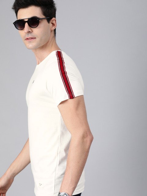 

WROGN Men White Solid Slim Fit Round Neck T-shirt With Stripe Detailing