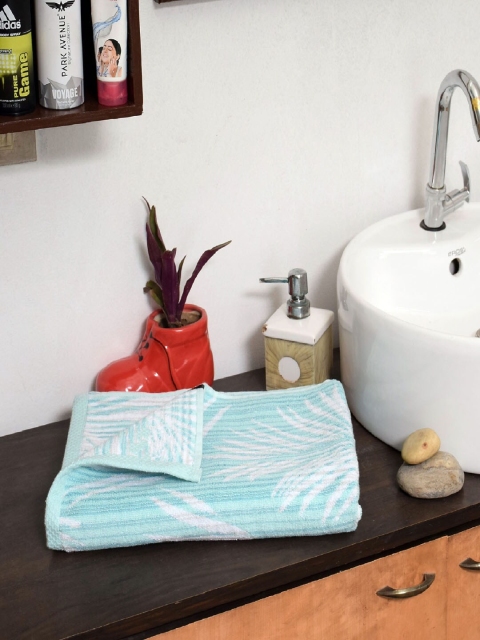 

AVI Living White & Blue Printed Paradise 580 GSM Bath Towel
