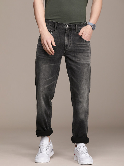 

Calvin Klein Jeans Men Black Body Slim Fit Heavy Fade Stretchable Jeans