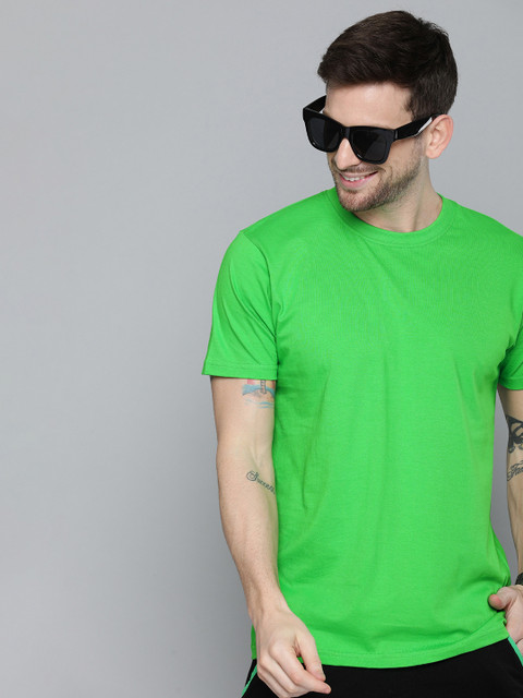 

HERE&NOW Men Green Solid Round Neck T-shirt
