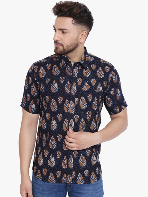 

Wintage Men Black Tailored Fit Self Design Casual Shirt