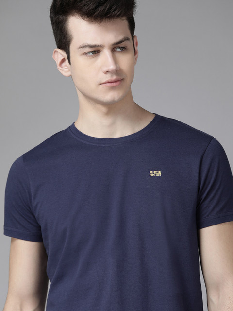 

Roadster Men Navy Blue Solid Round Neck T-shirt