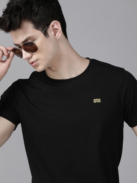 

Roadster Men Black Solid Round Neck T-shirt