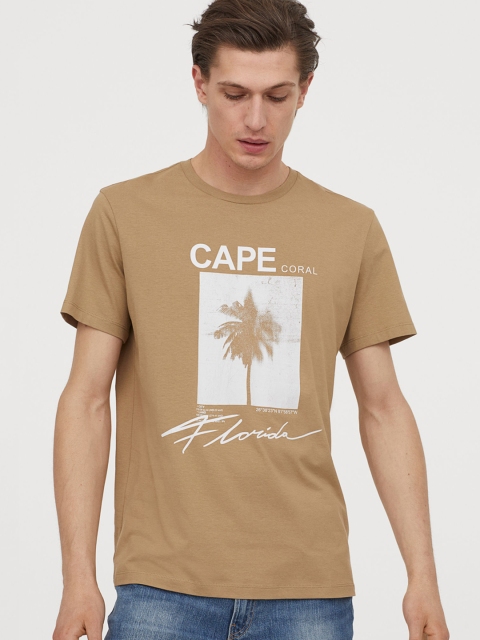 

H&M Men Beige T-shirt With A Motif