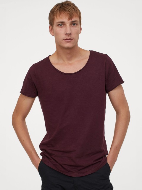 

HM Men Bugundy Solid Raw-edge Pure Cotton T-shirt, Burgundy