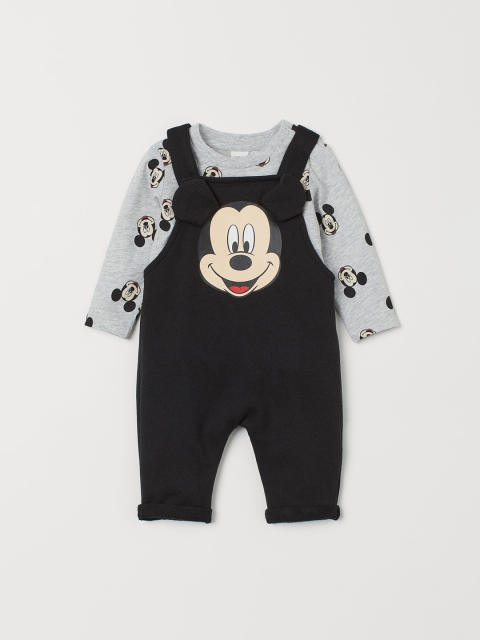 

H&M Boys Grey & Black 2 Piece Printed Set