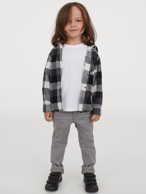

H&M Boys Grey Solid Slim Fit Twill Trousers