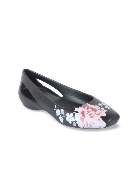 

Crocs Women Black & White Floral Print Pumps