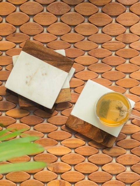 

ExclusiveLane Set of 4 White & Brown Mango Wood & Marble Fused Square Coasters