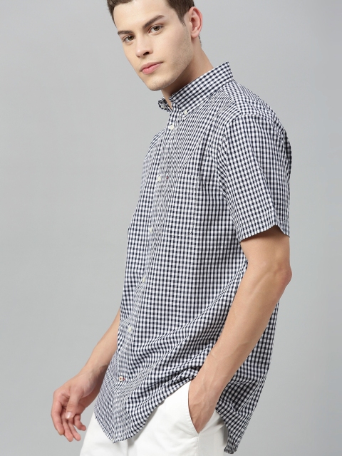 

Tommy Hilfiger Men Navy Blue & White Regular Fit Checked Casual Shirt