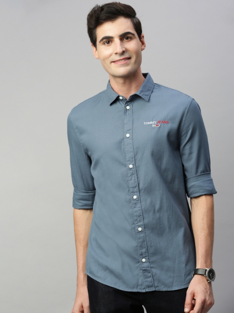 

Tommy Hilfiger Men Blue Slim Fit Striped Casual Shirt