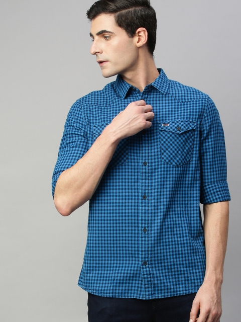 

Tommy Hilfiger Men Blue Regular Fit Checked Casual Shirt