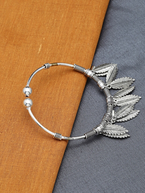 

ZeroKaata Silver-Toned Adjustable Oxidized Leaves Charm Bracelet