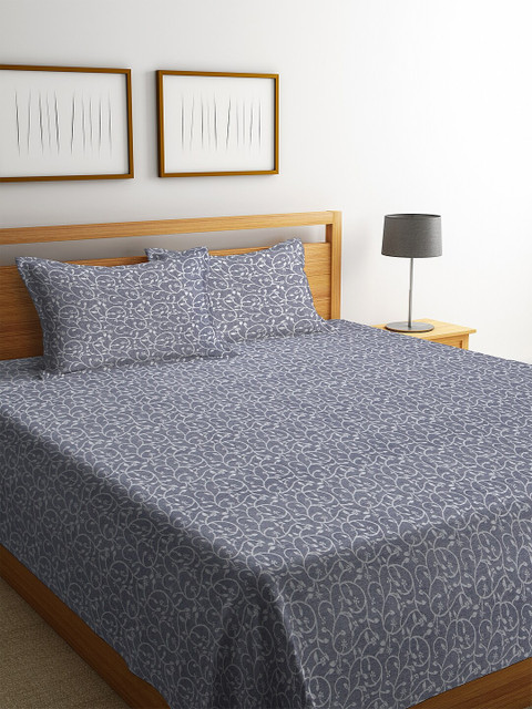 

KLOTTHE Grey & White Woven Design Double Bed Cover With 2 Pillow Covers