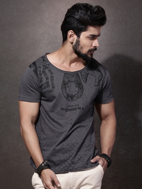 

Roadster Men Charcoal Grey Printed Round Neck T-shirt