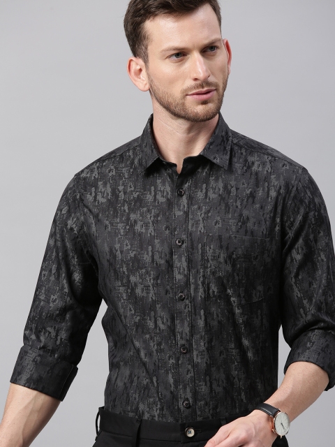 

TrueModa Men Charcoal Grey Smart Slim Fit Printed Smart Casual Shirt
