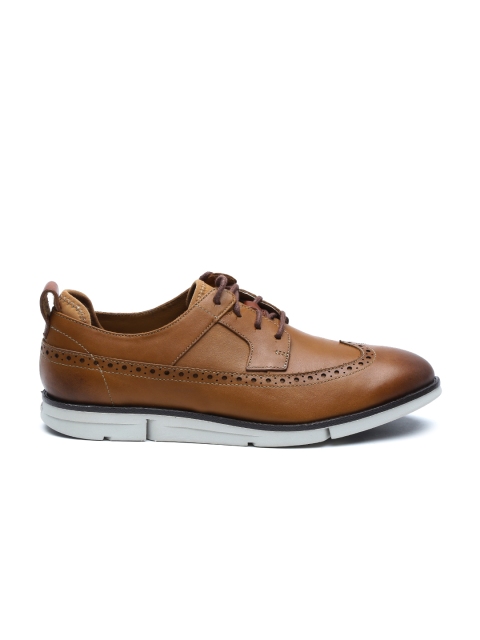 

Clarks Men Brown Trigen Limit Leather Casual Shoes