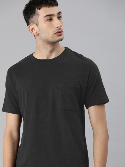 

Levis Men Black Solid Round Neck T-shirt