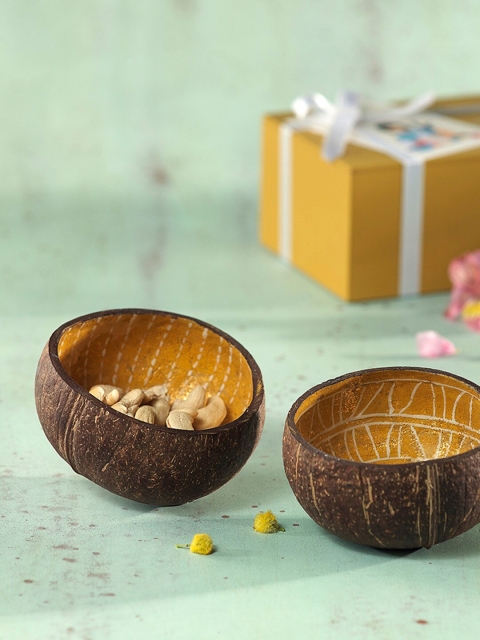 

ellementry Set Of 2 Brown Nut Bowls With Wooden Box Gift Set