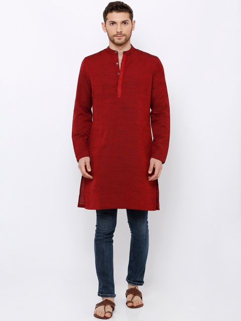 

SALWAR STUDIO Men Maroon Woven Design Straight Handloom Kurta