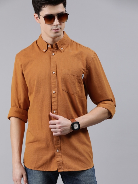 

Tommy Hilfiger Men Brown Regular Fit Solid Casual Shirt