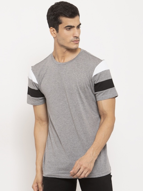 

DOOR74 Men Grey Solid Round Neck T-shirt