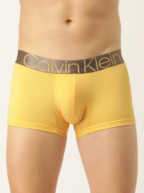 

Calvin Klein Underwear Men Yellow Solid Trunk NB25407ZB