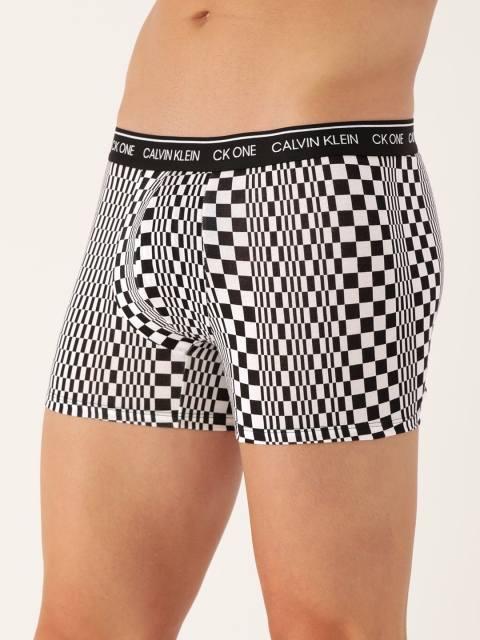 

Calvin Klein Underwear Men Black & White Checked Trunks NB221691M