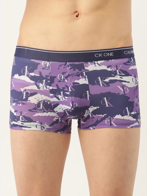 

Calvin Klein Underwear Men Purple & White Low Rise Abstract Print Trunks NB2225925-925