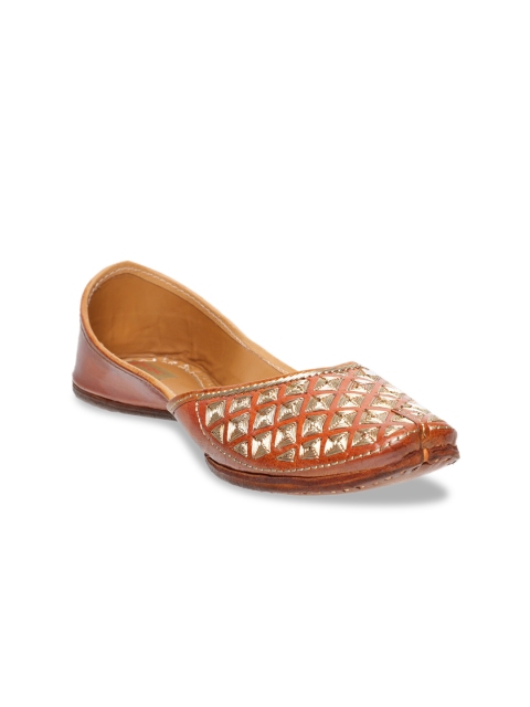 

Ta Chic Women Brown & Gold-Toned Woven Design Leather Mojaris