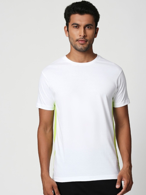

Bewakoof Men White Solid Polo Collar T-shirt