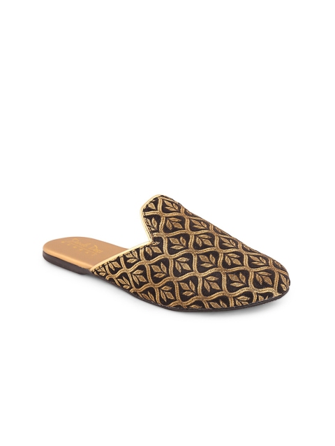 

Siendo Desi Women Gold-Toned & Black Printed Mules