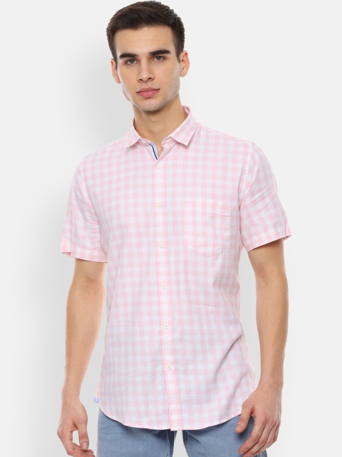 

Van Heusen Sport Men Pink & White Slim Fit Checked Casual Shirt