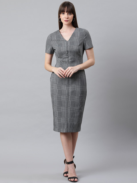 

Marks & Spencer Women Black & White Houndstooth Sheath Dress