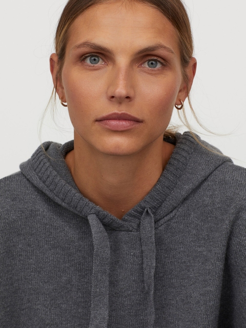

H&M Women Grey Solid Knitted Hoodie