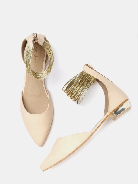 

DressBerry Women Beige & Gold-Toned Flat Shoes