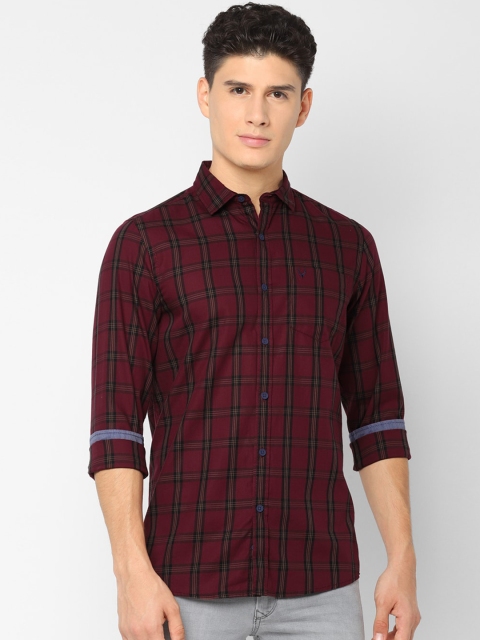 

Solly Jeans Co. Men Maroon Regular Fit Checked Casual Shirt