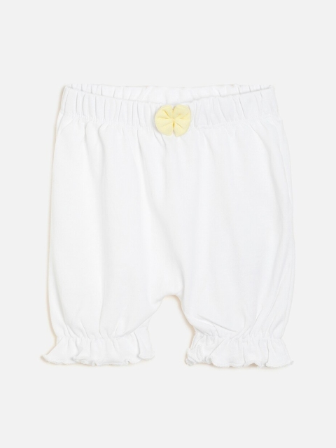 

Aomi Infant Girls White Solid Regular Shorts