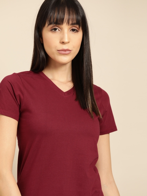 

ether Women Maroon Solid V-Neck T-shirt