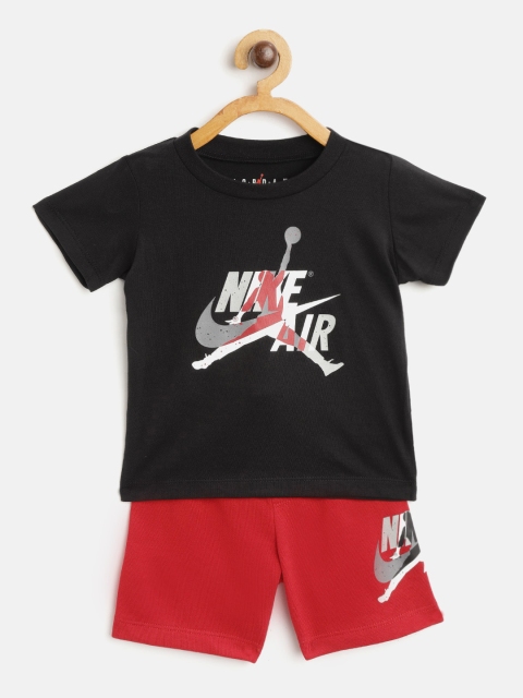 

Jordan Boys Black & Red Jumpman Classics T-shirt with Shorts