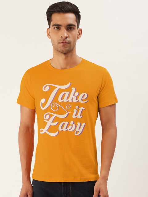 

PRINTOCTOPUS Men Mustard Yellow Off -White Printed Round Neck Pure Cotton T-shirt