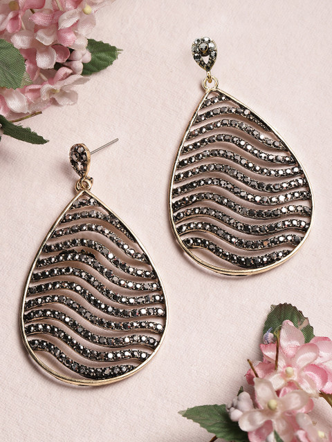 

TOKYO TALKIES X rubans FASHION ACCESSORIES Gold-Toned & Black Teardrop Shaped Drop Earrings