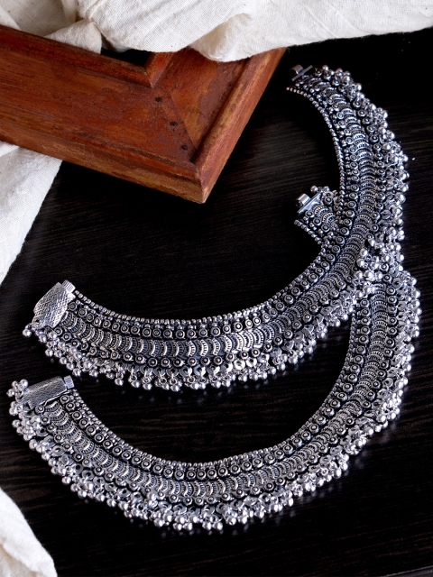 

Infuzze Set Of 2 Silver-Plated Oxidised Anklets