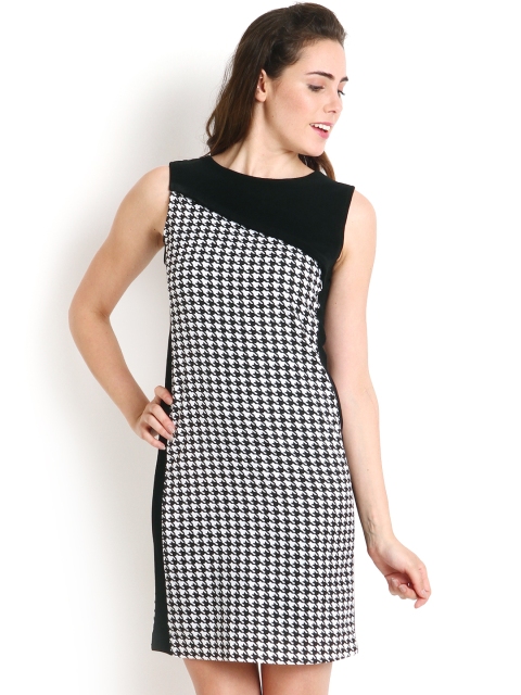 

Soie Black & White Houndstooth Print Shift Dress